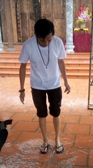 Cận cảnh nhà thờ Tổ chục tỉ của Hoài Linh - 16 Cận cảnh nhà thờ Tổ chục tỉ của Hoài Linh - 16