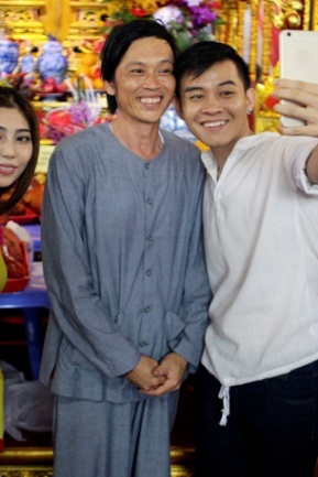 Hoài Linh vui vẻ khi cuối cùng, anh đã hoàn thành tâm nguyện ấp ủ suốt 16 năm về một nhà thờ tổ nghiệp.