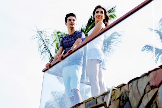 Ái Phương tình tứ ôm mẫu Tây dạo biển - 8 Ái Phương tình tứ ôm mẫu Tây dạo biển - 8