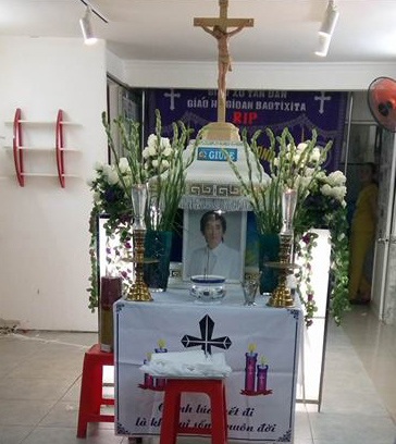 Linh cữu ca sĩ Minh Thuận đã được đưa từ bệnh viện về nhà riêng - 9 Ca sĩ Minh Thuận theo đạo chúa nên tang lễ sẽ được thực hiện theo nghi thức tôn giáo