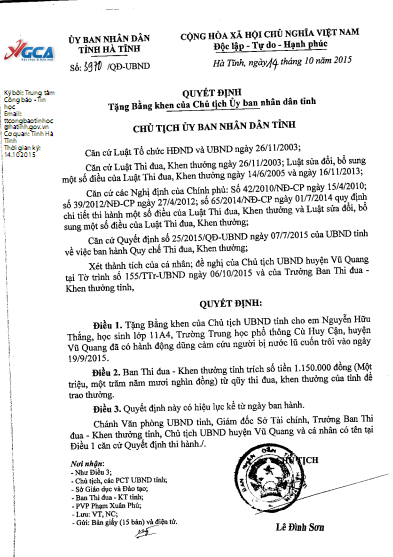Học sinh cứu thầy cô trong lũ được tặng bằng khen - 1
Quyết định tặng bằng khen của Chủ tịch UBND tỉnh Hà Tĩnh.