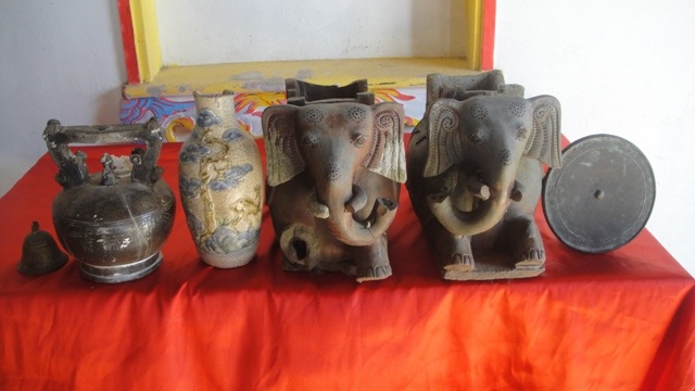 Số hiện vật này có hoa văn được...