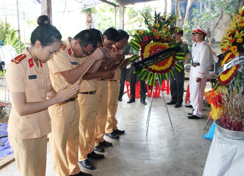 Nghẹn ngào đám tang người mẹ trẻ sẵn sàng chết để con được chào đời - 5