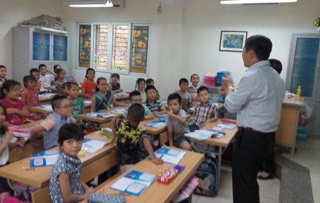 Hà Nội: Vẫn còn hiện tượng giáo viên giao bài tập về nhà cho học sinh - 1
Chuyên viên của Bộ GD-ĐT xuống trực tiếp với học để trò chuyện, trao đổi với học sinh về tình trạng giao bài tập về nhà; dạy thêm, học thêm.