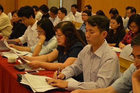 Xây dựng bộ tiêu chí đánh giá sách giáo khoa phổ thông - 2
Đông đảo đội ngũ nhà giáo, các chuyên gia viết sách, các nhà sư phạm đến tham dự hội thảo đóng góp ý kiến