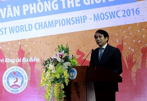 Học sinh, sinh viên cần tự rèn luyện kiến thức tin học - 2 Thứ trưởng Bộ GD-ĐT Phạm Mạnh Hùng nhấn mạnh: Kỹ năng về tin học là điều vô cùng cần thiết trong bối cảnh Việt Nam càng ngày càng hội nhập sâu