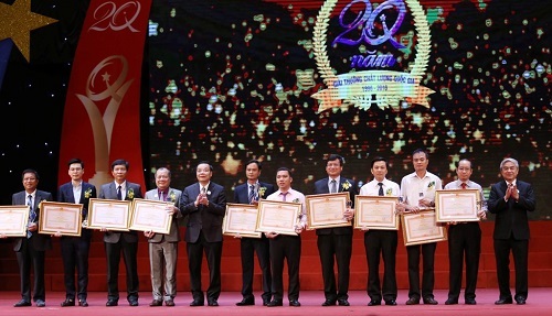 Trưởng ban Kinh tế Trung ương: “Doanh nghiệp phải đổi mới để cạnh tranh thành công” - 4 10 doanh nghiệp vinh dự nhận bằng khen của Thủ tướng Chính phủ