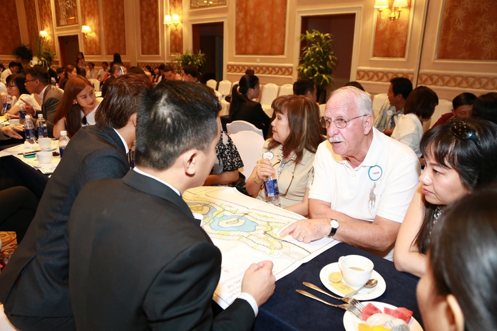 88% biệt thự nghỉ dưỡng Vinpearl Phú Quốc Villas được đăng kí mua trong 2 ngày mở bán - 1
Buổi lễ quy tụ sự tham gia niều khách hàng trong và ngoài nước
