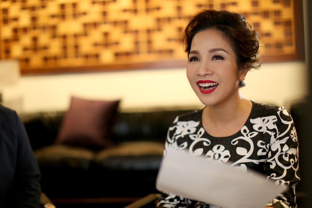 
Mỹ Linh thu âm bài hát chủ đề về mưa – Downy Thơm mát ngày mưa vì muốn chia sẻ bí quyết chăm sóc gia đình
