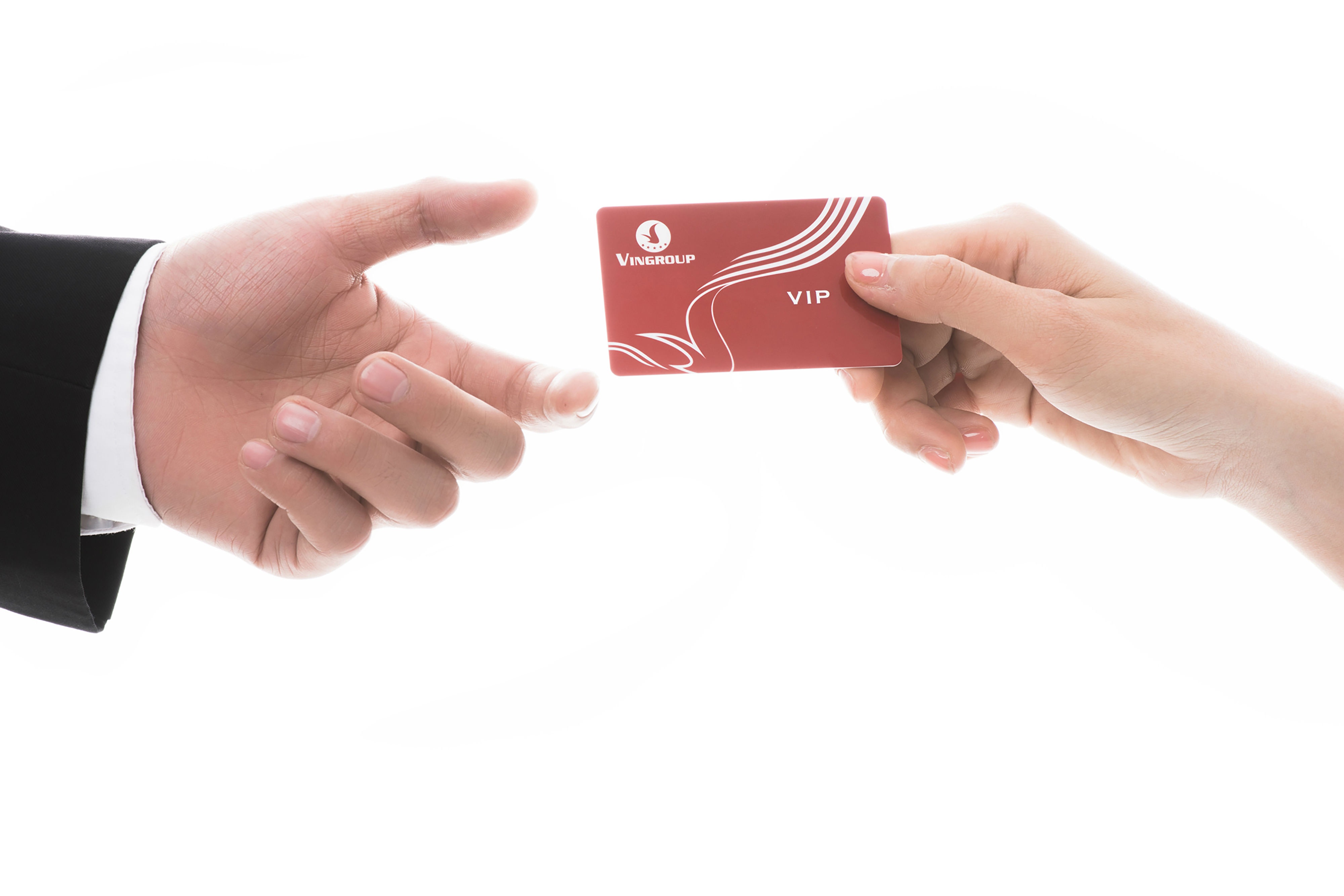 Vingroup Card - Tấm thẻ “một cửa” trải nghiệm những dịch vụ đẳng cấp - 3 Vingroup Card - Tấm thẻ “một cửa” trải nghiệm những dịch vụ đẳng cấp - 3