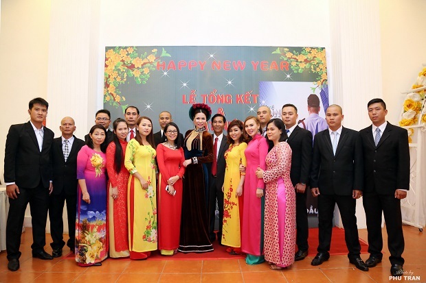 "Nữ tướng" Bảo vệ Long Hoàng thưởng Tết 3 tỷ đồng cho nhân viên - 1 "Nữ tướng" Bảo vệ Long Hoàng thưởng Tết 3 tỷ đồng cho nhân viên - 1