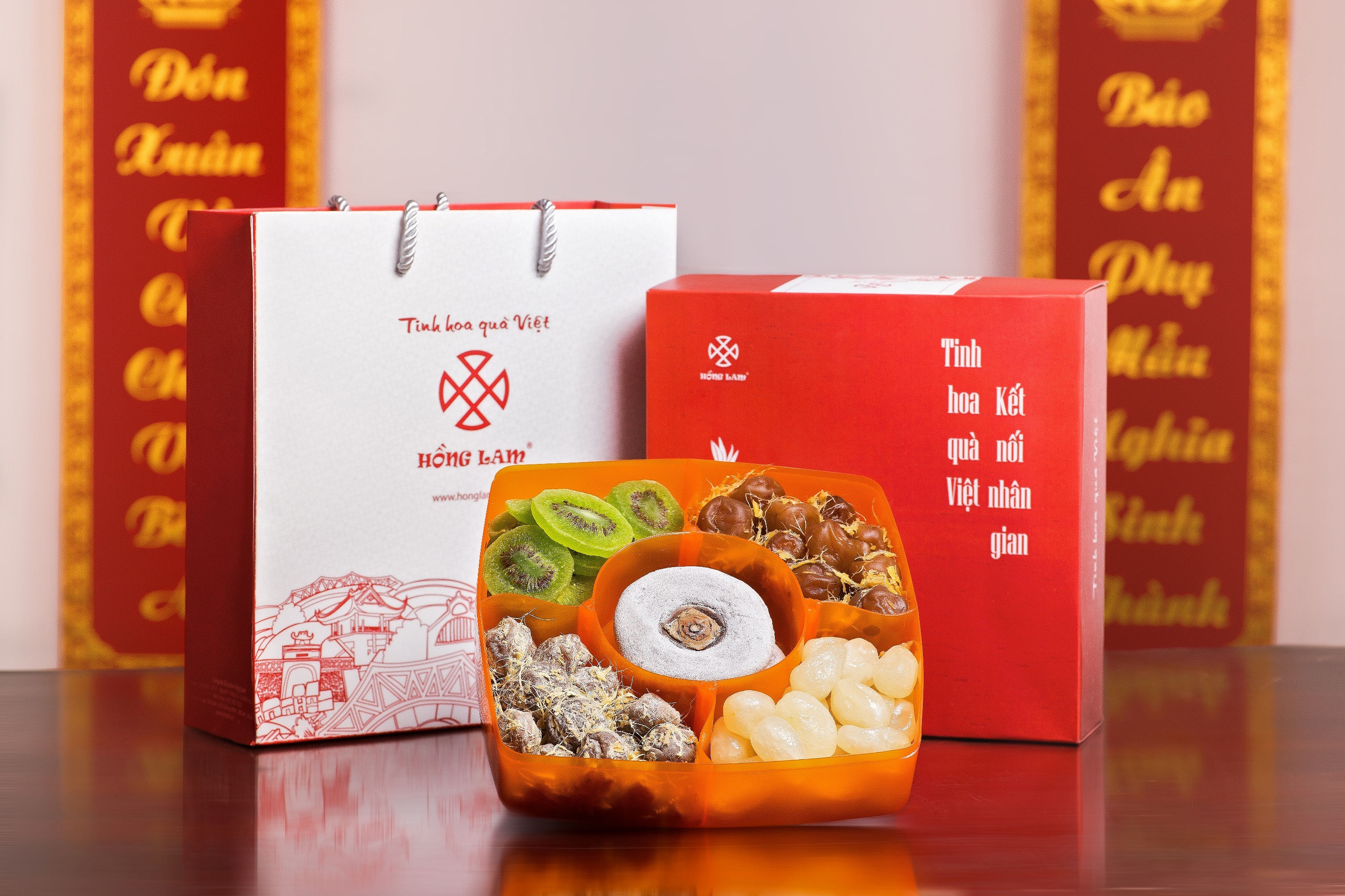 5 món quà Việt gợi nhớ văn hóa Tết xưa - 1 Ô mai – mứt cổ truyền là thức quà biếu được lựa chọn đầu tiên trong mỗi dịp Tết