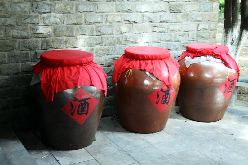 5 món quà Việt gợi nhớ văn hóa Tết xưa - 5 Người Việt xưa thường tặng nhau những bầu rượu ngon nhất, thơm nhất
