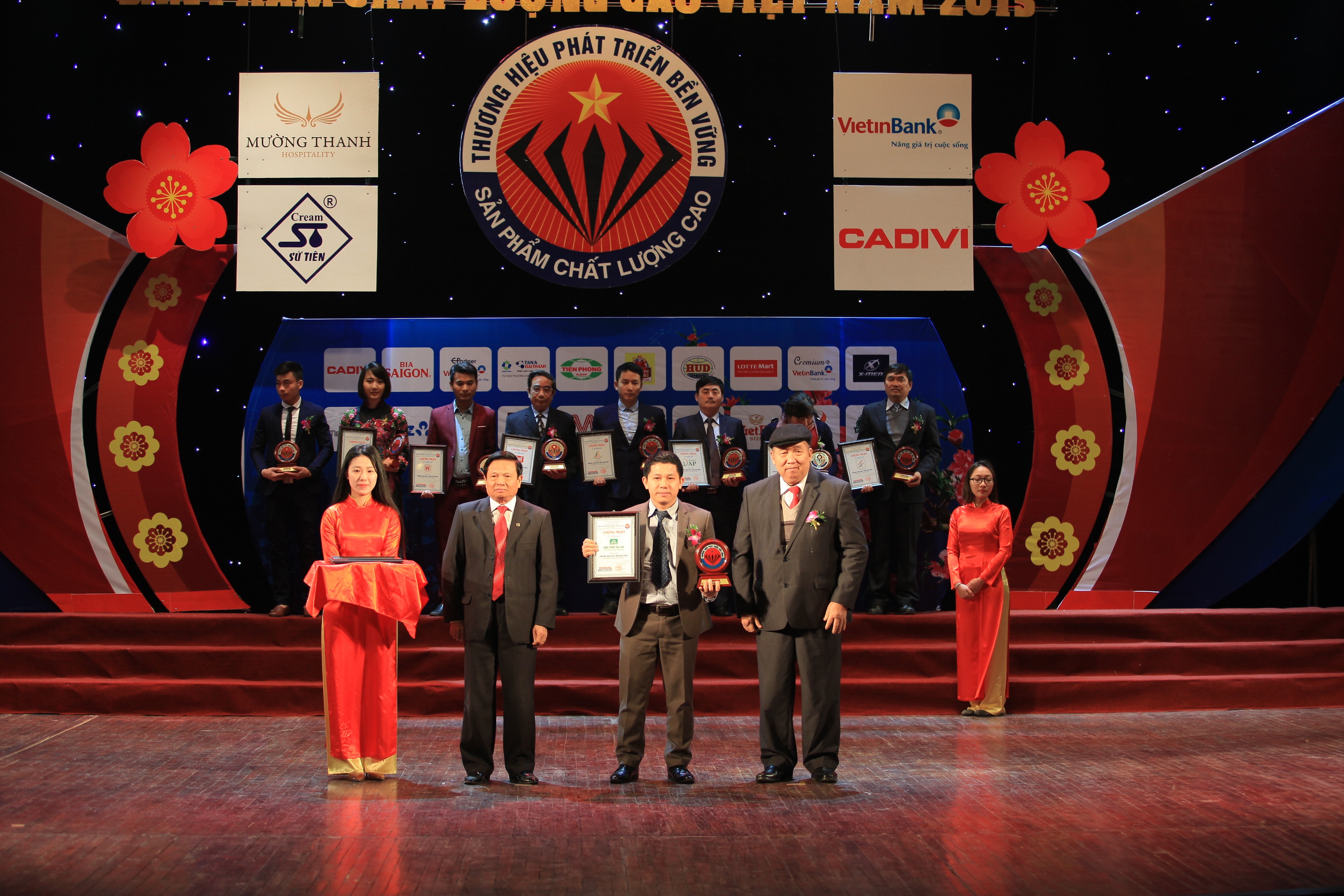 Tôn vinh thương hiệu phát triển bền vững - 1