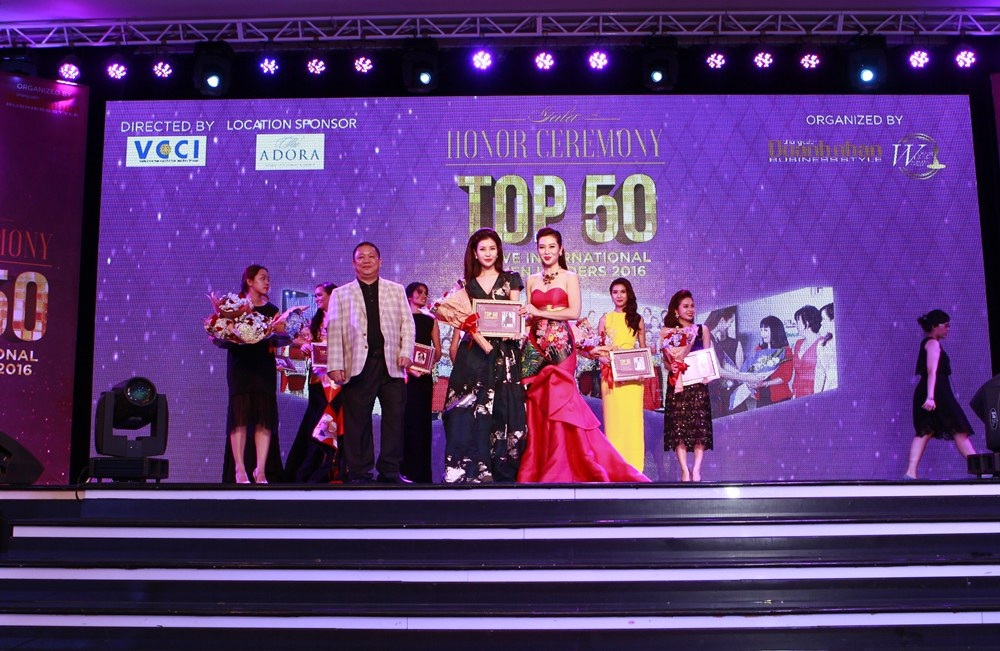 Hoa hậu doanh nhân người Việt thế giới Nguyễn Lam Cúc đã được vinh danh Top 10 nữ lãnh đạo quốc tế tiêu biểu năm 2016