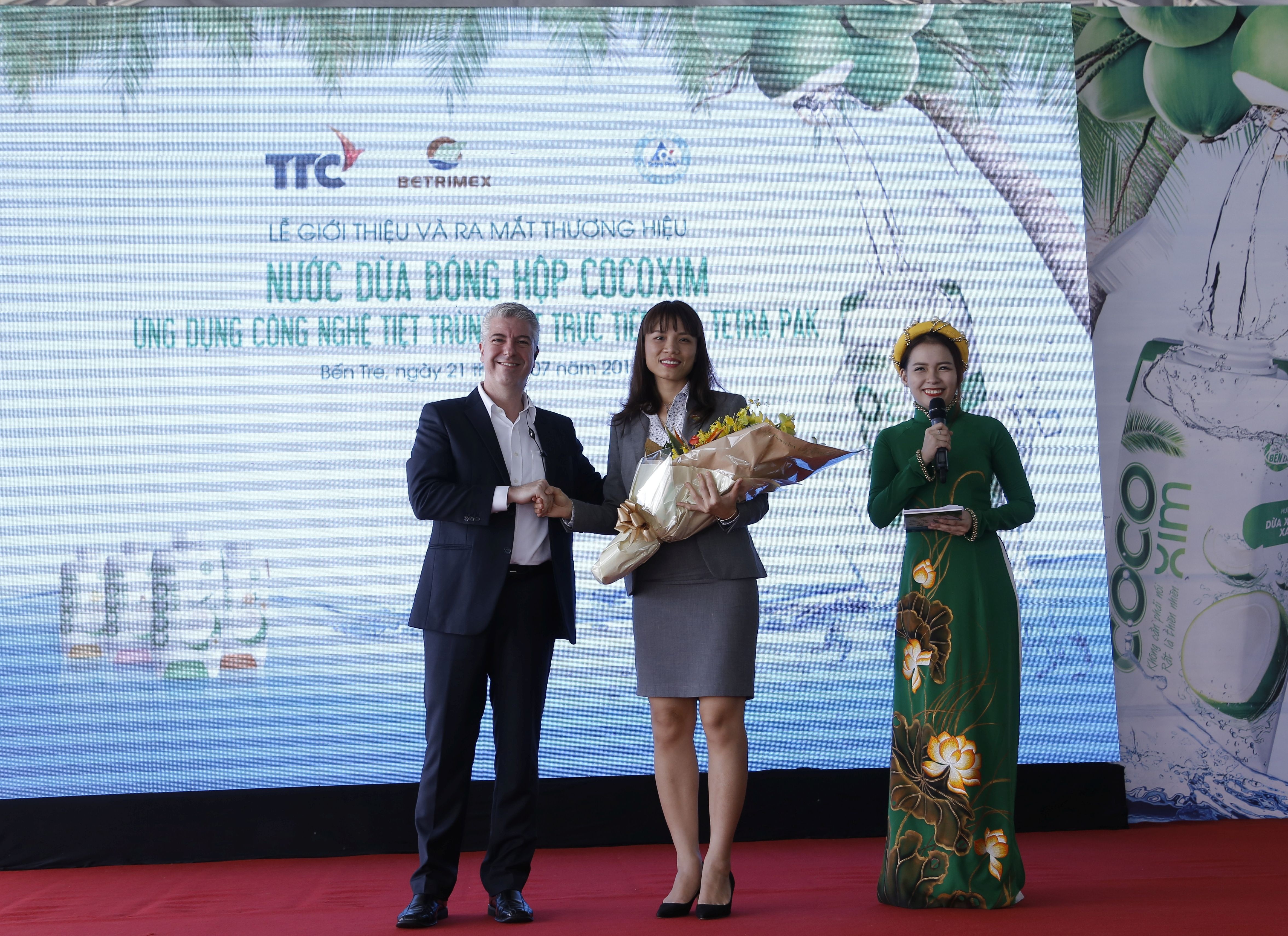 Nước dừa đóng hộp đầu tiên tại Việt Nam sử dụng dây chuyền công nghệ hàng đầu thế giới - 3 Nước dừa đóng hộp đầu tiên tại Việt Nam sử dụng dây chuyền công nghệ hàng đầu thế giới - 3