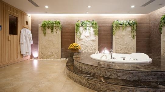 Khám phá kiến trúc và nghệ thuật bài trí của biệt thự 5 sao ven sông - 4 Phòng tắm sang trọng theo phong cách châu Âu