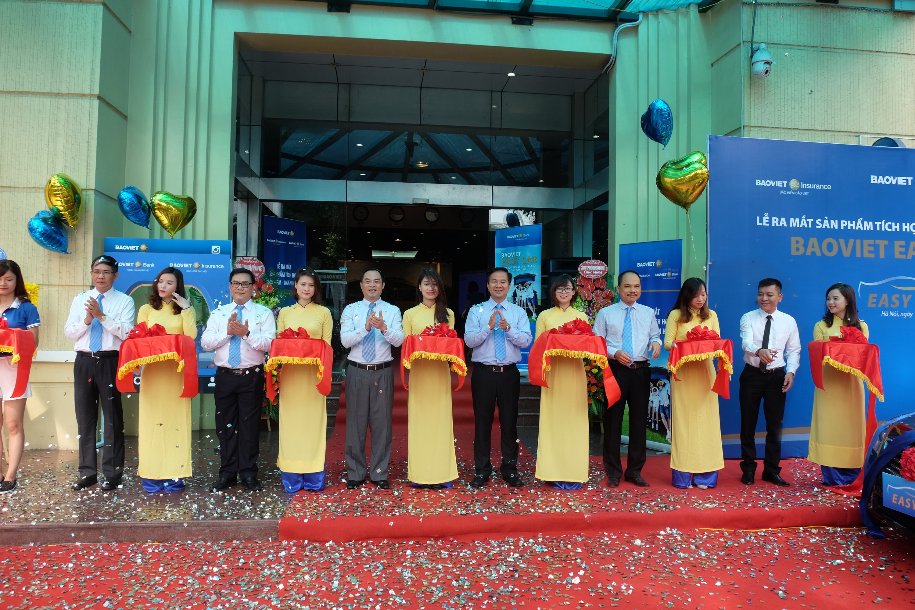 Lãnh đạo Bảo Việt cắt băng khai trương Lễ ra mắt sản phẩm tích hợp Bảo hiểm - Ngân hàng Bảo Việt Easy car