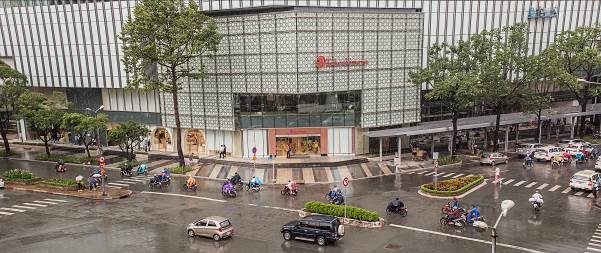 Takashimaya đẳng cấp thương hiệu mua sắm hàng đầu Nhật Bản - 1 Bạn có thể dễ dàng tìm thấy Takashimaya ngay ngã tư Lê Lợi và Nam Kỳ Khởi Nghĩa