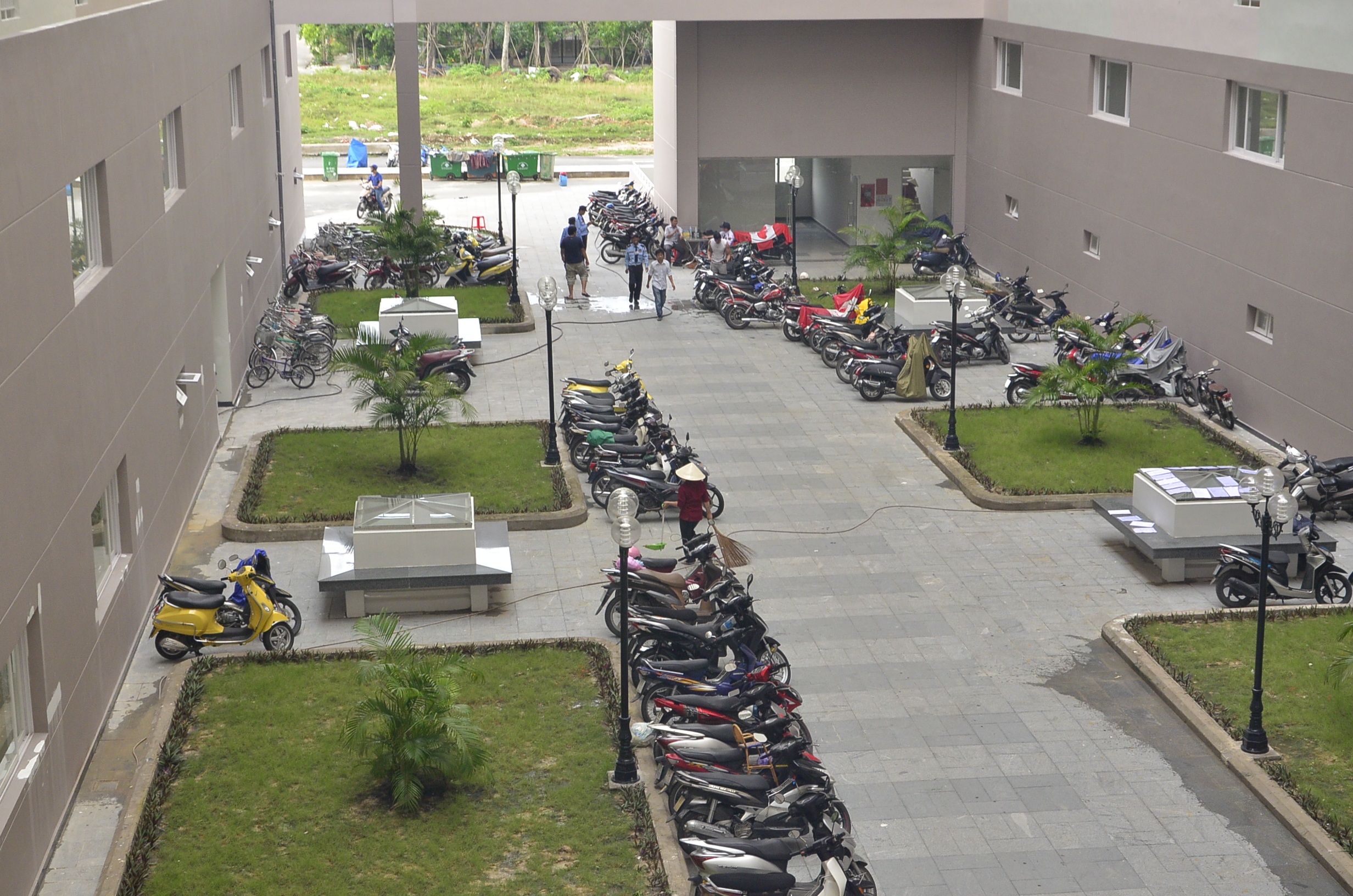 Toàn bộ số xe bị ngập nước trong hầm đã được di chuyển lên trên cao