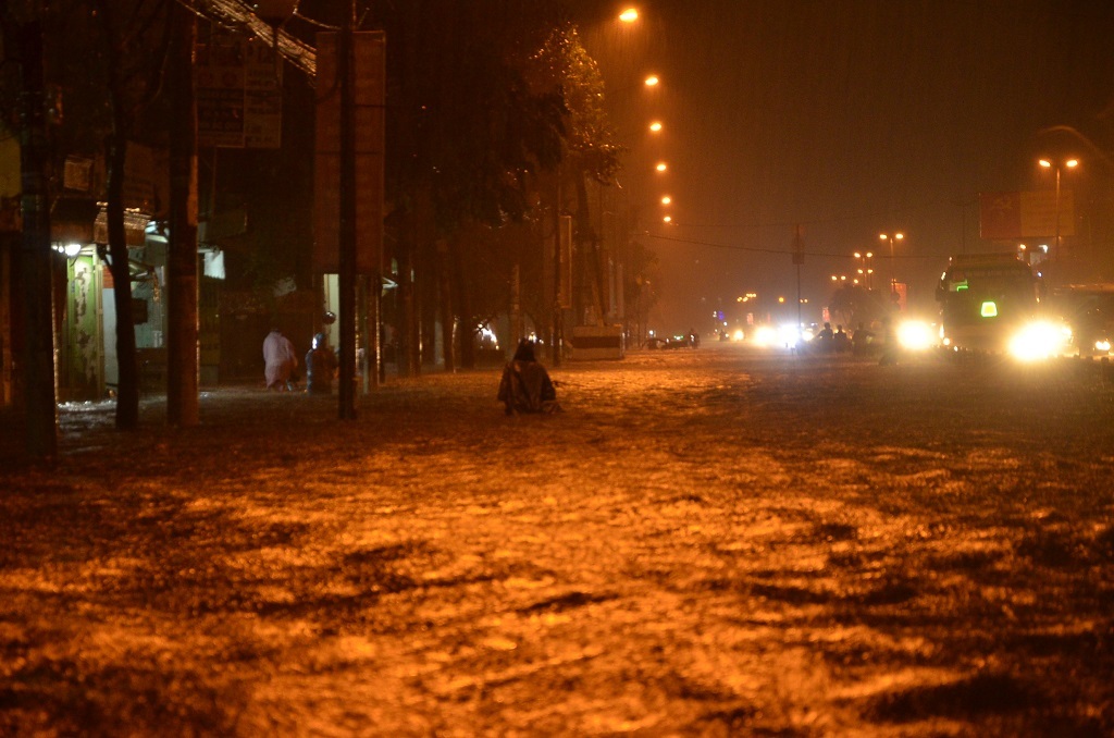 TPHCM ngập càng nặng