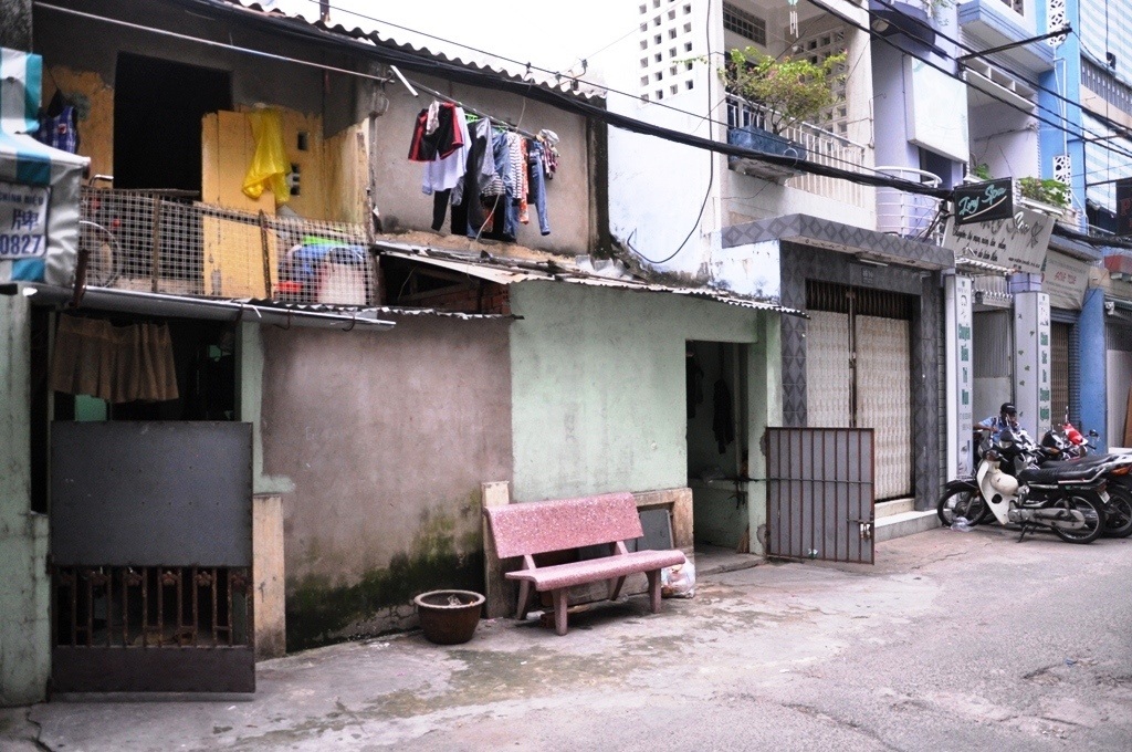 Căn phòng trọ nơi Sơn tổ chức nhậu rồi dùng dao đâm chết vợ