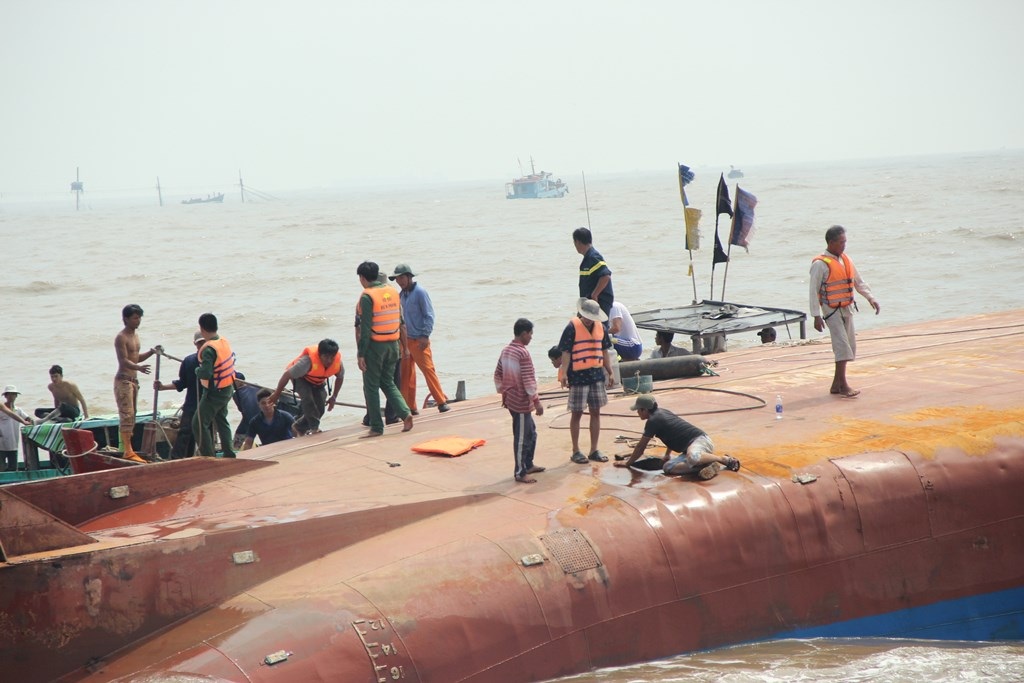 Nhóm cứu hộ tiếp cận hiện trường ban đầu nhưng không có hiệu quả