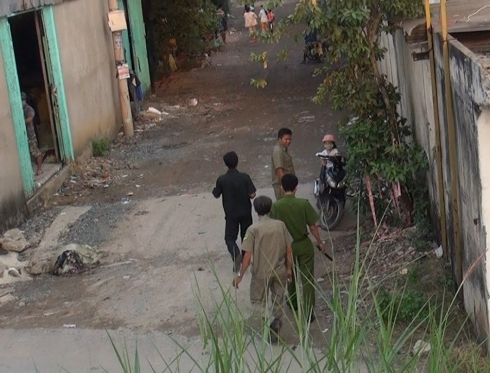 Công an tiến hành truy tìm thanh niên để làm rõ