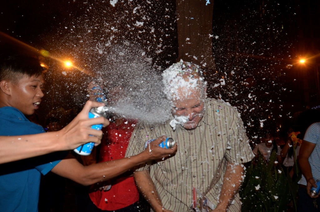 
Khách tây cũng là nạn nhân của trò chơi này
