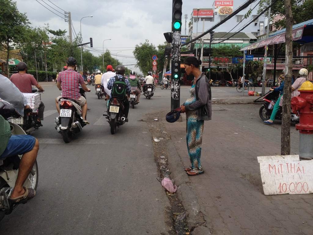 Người nghiện giả dạng mang thai để xin ăn trên địa bàn TPHCM