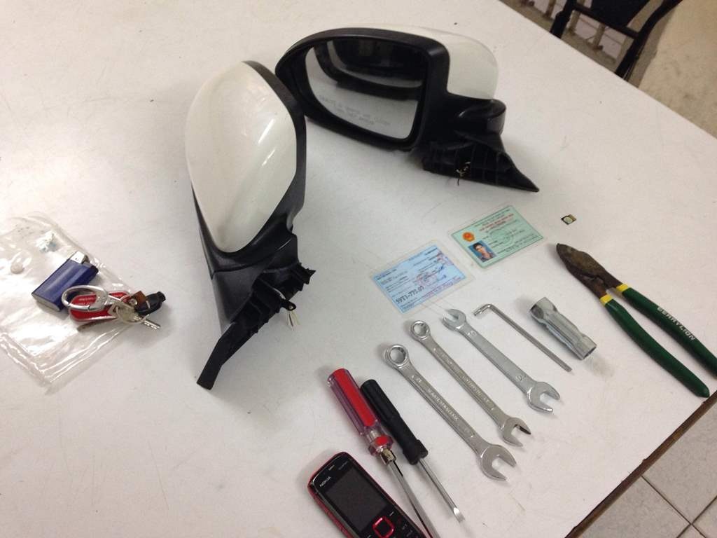 Kính chiếu hậu là món hàng được bọn trộm ưa chuộng vì dễ ăn hàng cũng như tiêu thụ