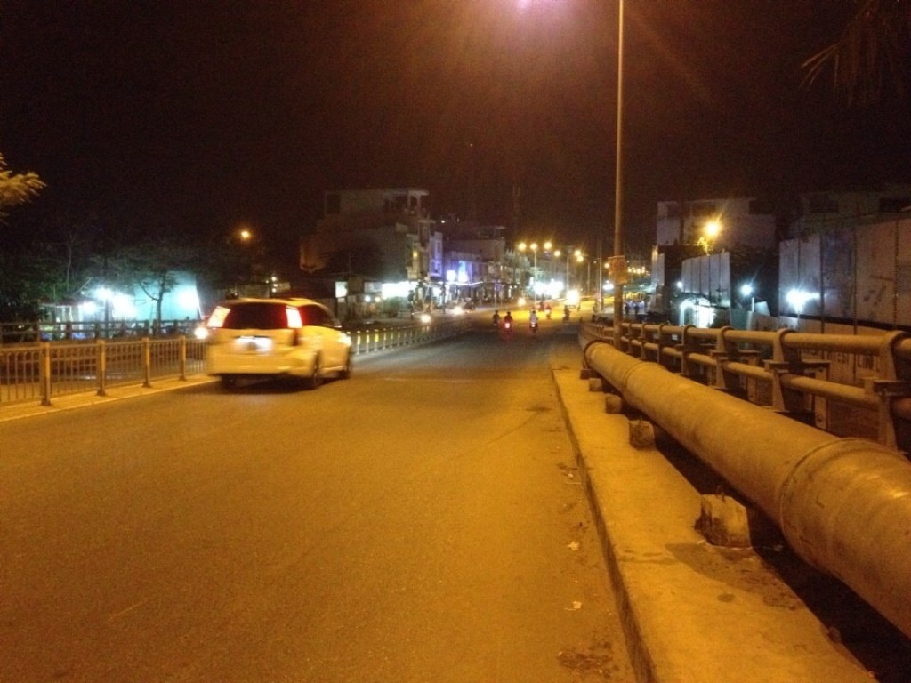 Khu vực cầu Tạ Quang Bửu nơi ông Nhỏ tìm thấy bé Ý