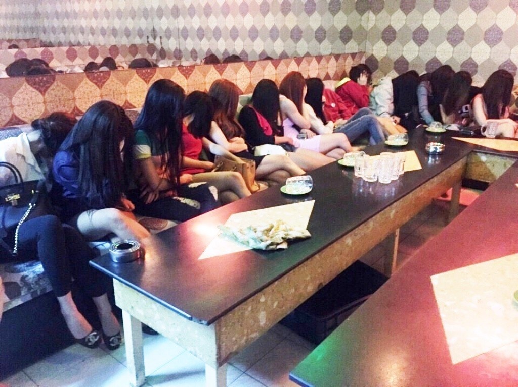 Các tiếp viên của nhà hàng Hương Xưa 1