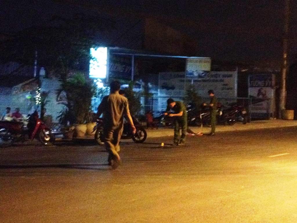 Công an quận Bình Tân tiến hành khám nghiệm hiện trường