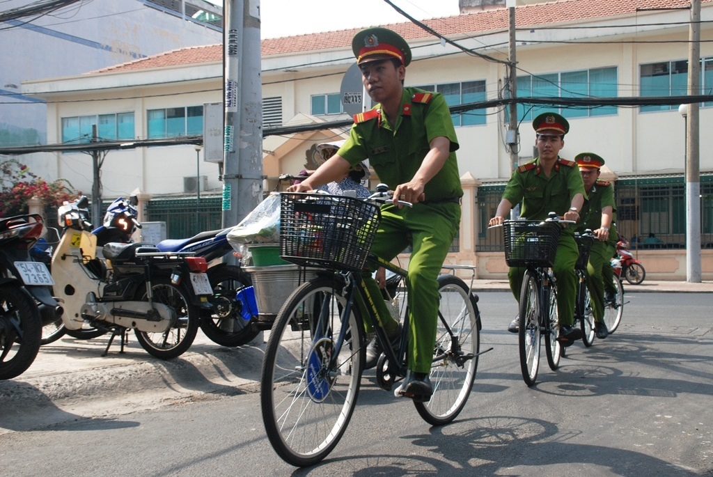 Việc cảnh sát khu vực tuần tra bằng xe đạp giúp tạo sự gần gũi, thân thiện với người dân hơn