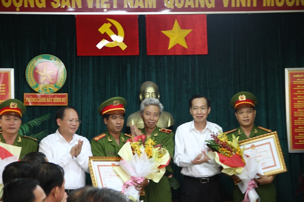 UBND TPHCM trao bằng khen và thưởng nóng cho 3 đơn vị của công an TPHCM