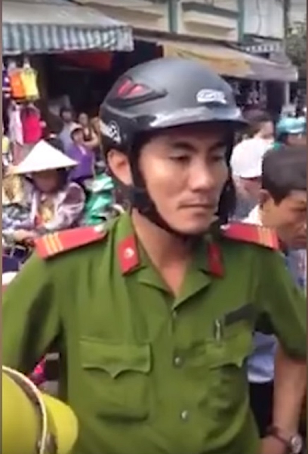 
Thượng sĩ Lương Việt Hà - người xuất hiện trong clip
