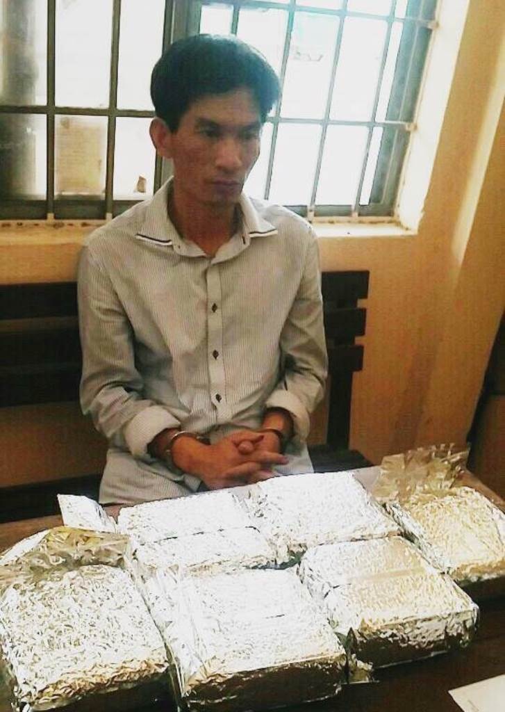 Bắt “ông trùm” vận chuyển ma túy, thu giữ súng và nhiều tỷ đồng - 1 Nguyễn Duy Hùng cùng tang vật