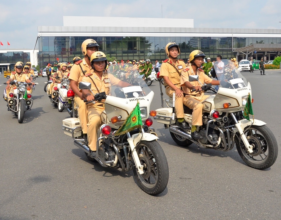 CSGT TPHCM tổ chức phân luồng giao thông nhằm đảm bảo lộ trình an toàn, thông suốt, thuận lợi cho đoàn Tổng thống Mỹ Barack Obama tại TPHCM