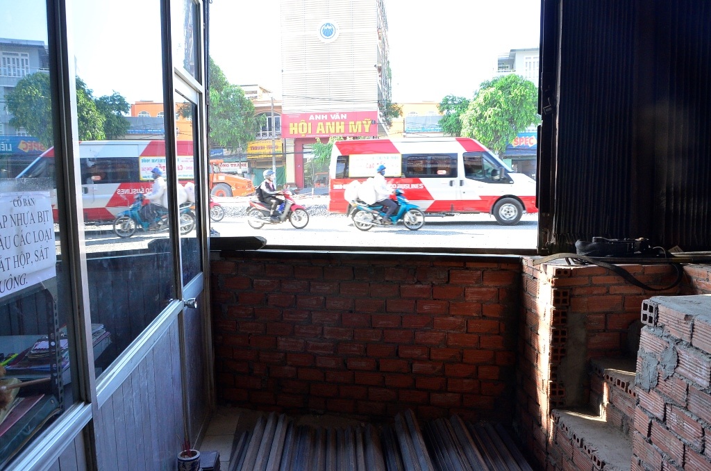 Nhà của ông Nguyễn Văn Liêm thấp hơn mặt đường Kinh Dương Vương đến 1 mét