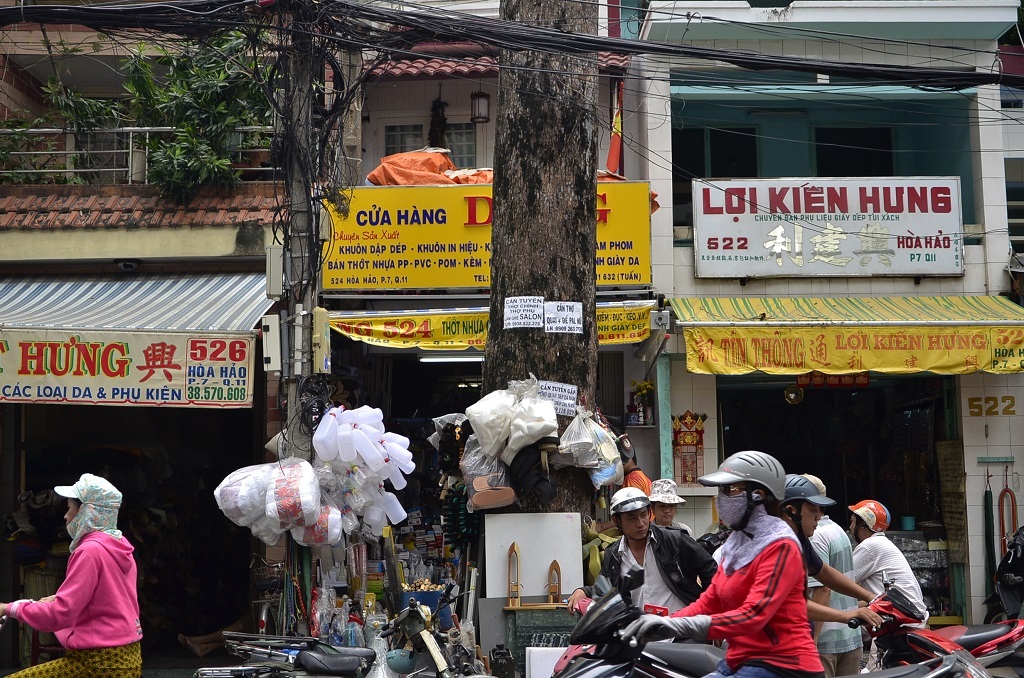 
Đáng nói là những cây chết khô nói trên đều án ngữ trước những vị trí mặt tiền của nhà dân hay công ty
