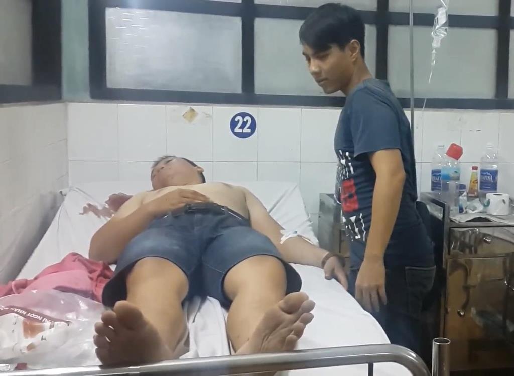 Bắt giữ 9 nghi can vụ xông vào quán cà phê chém người - 2 Nạn nhân Trung bị thương được cấp cứu tại bệnh viện Đa khoa Sài Gòn