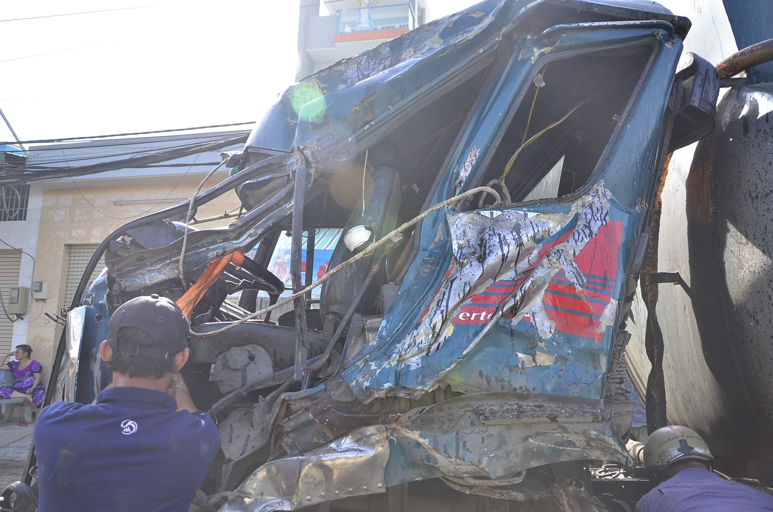 Chiếc xe bồn chở dầu tại hiện trường