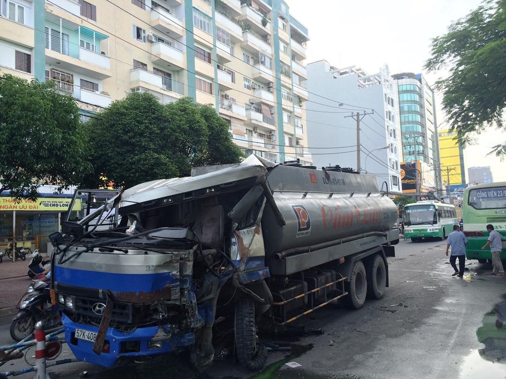 Chiếc xe bồn gây tai nạn tại hiện trường