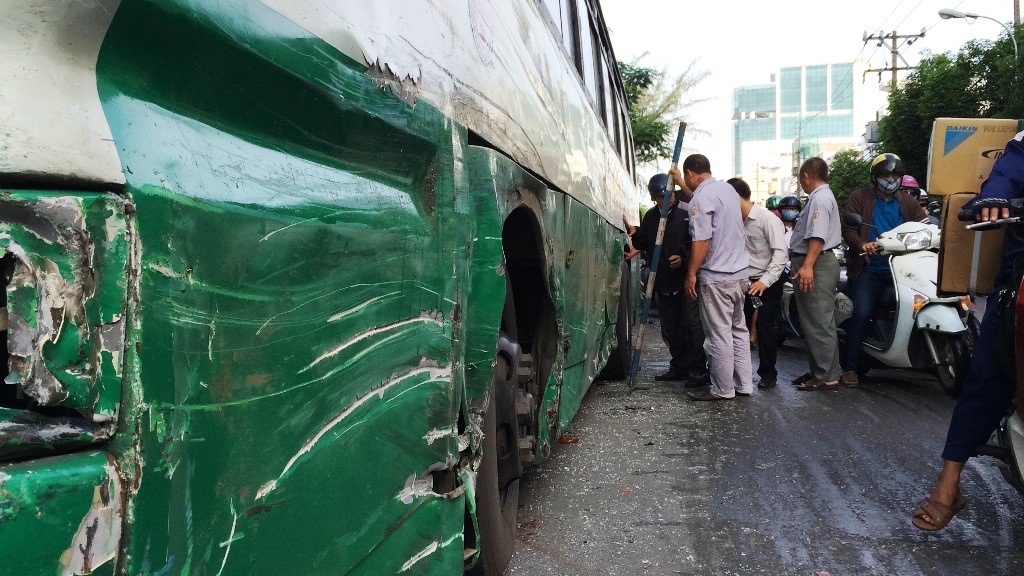 Chiếc xe buýt hư hỏng sau tai nạn
