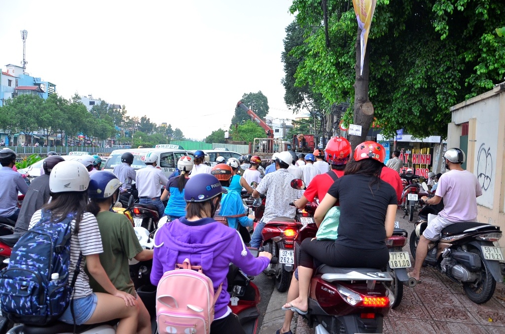 Đường Trường Sa qua khu vực xảy ra kẹt xe trầm trọng