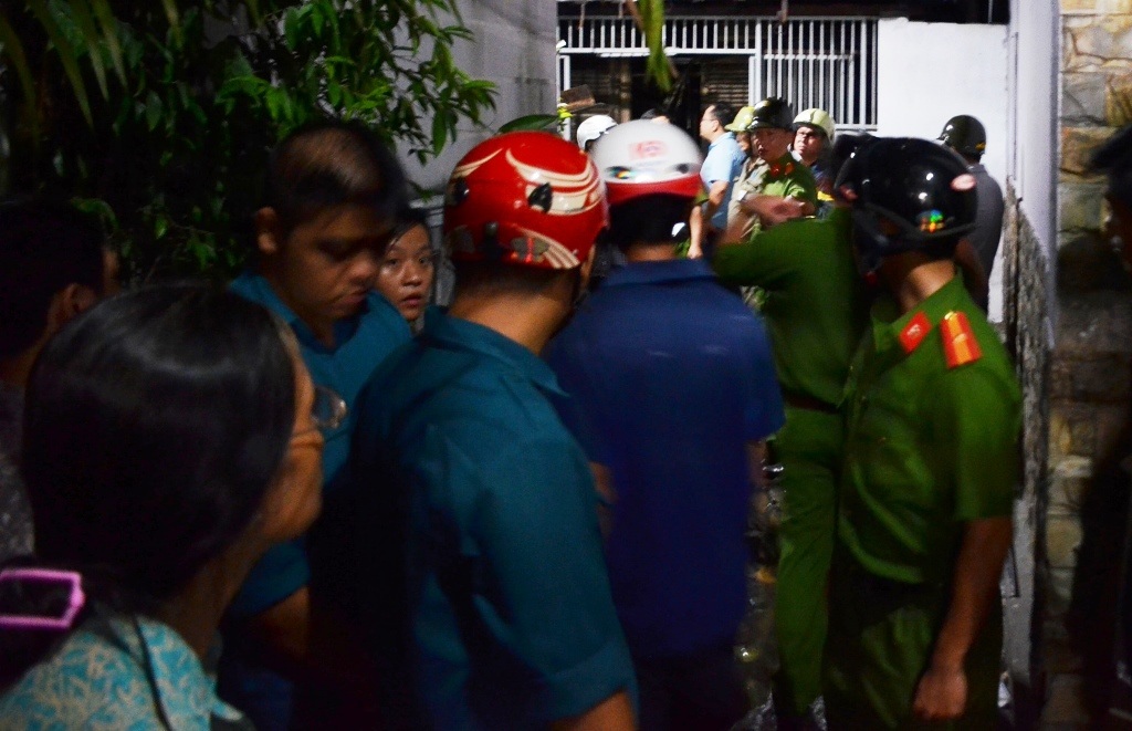 Cảnh sát có mặt tại hiện trường để điều tra nguyên nhân