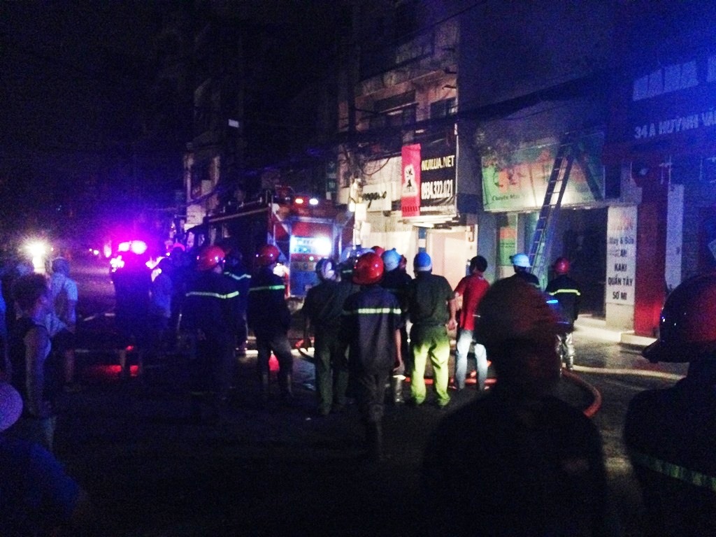 Lực lượng chữa cháy tại hiện trường