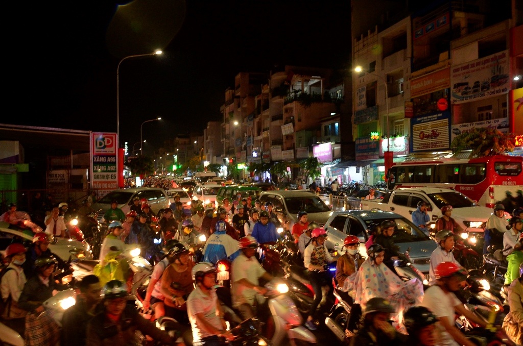 Đường Lũy Bán Bích cũng rơi vào cảnh kẹt cứng