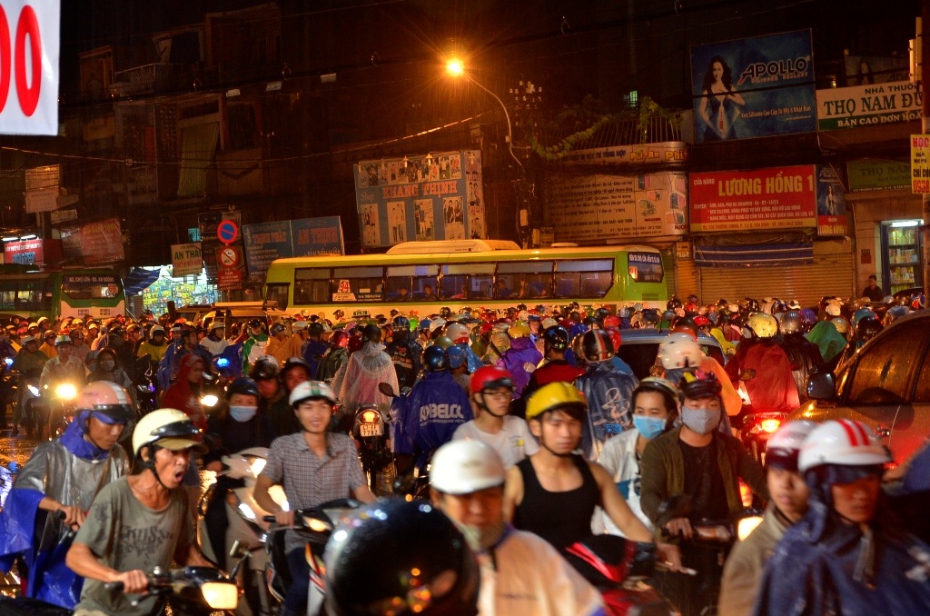 Khu vực giao lộ Âu Cơ - Trường Chinh kẹt cứng